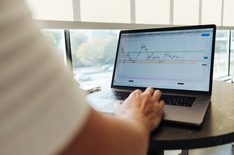 Tác động của việc Fed cắt giảm lãi suất đến thị trường Forex và các cặp tiền tệ chính (Cập nhật 8/2026)