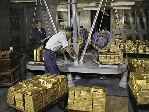 近190家美銀行或倒閉，美國或用黃金償債，931噸黃金從瑞士運往中國| 超越新聞網