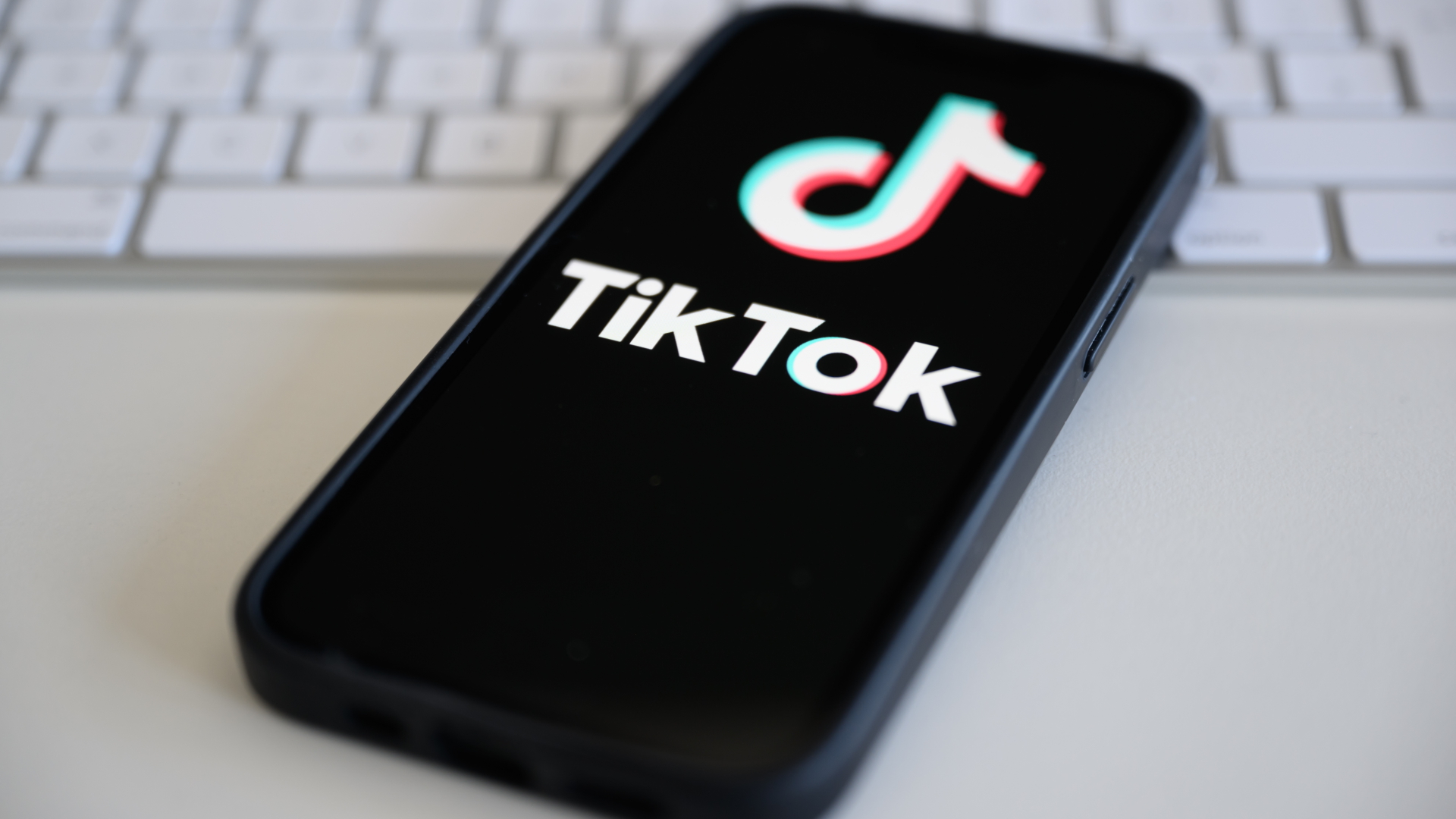 1739501650610686.jpg tiktok-182.jpg