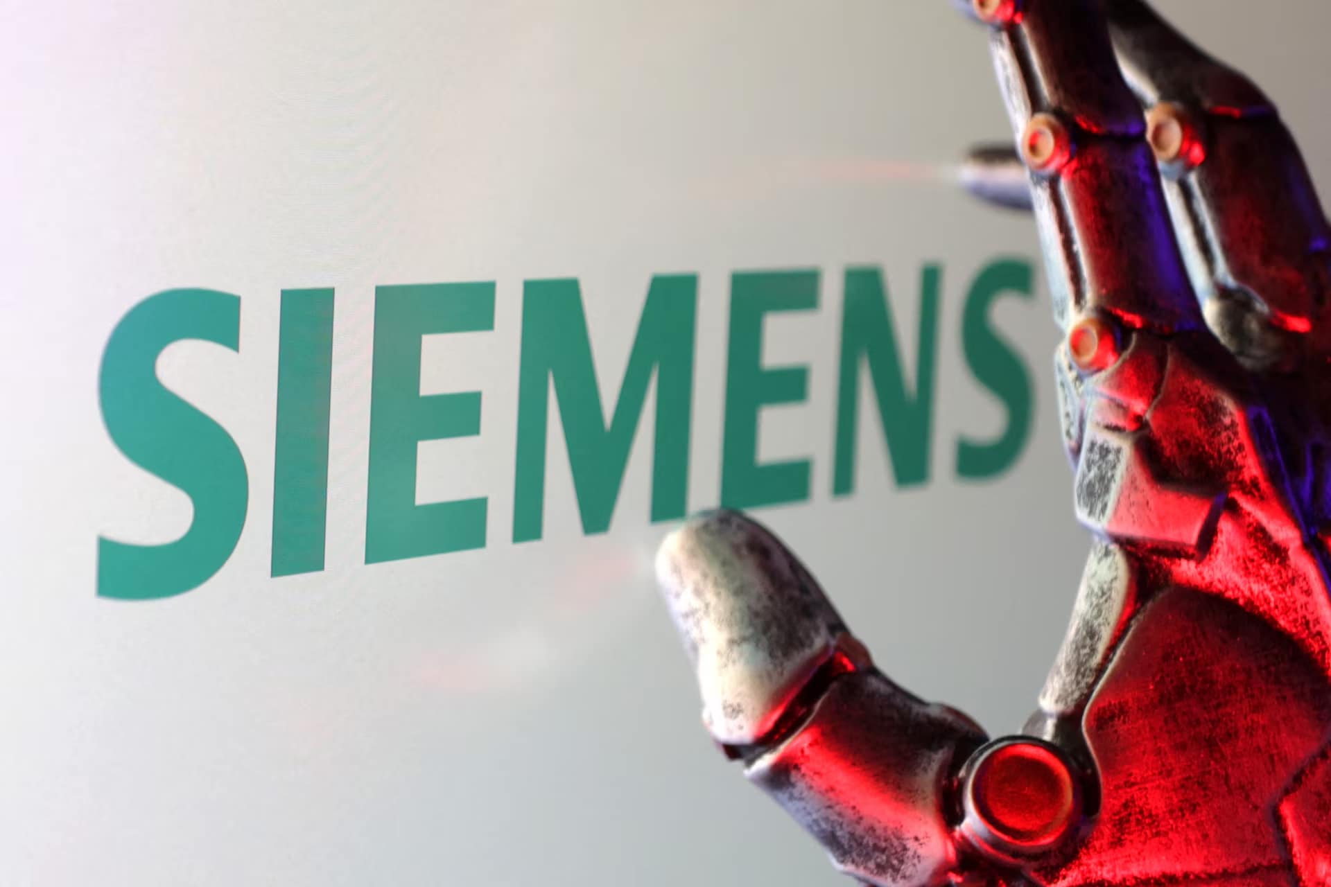 Siemens Energy Hits Record Orders While Siemens AG Shares Slide 6% Siemens Energy Hits Record Orders While Siemens AG Shares Slide 6%