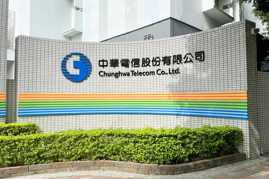 中华电股价逆势暴涨4% 中華電股價逆勢暴漲4%