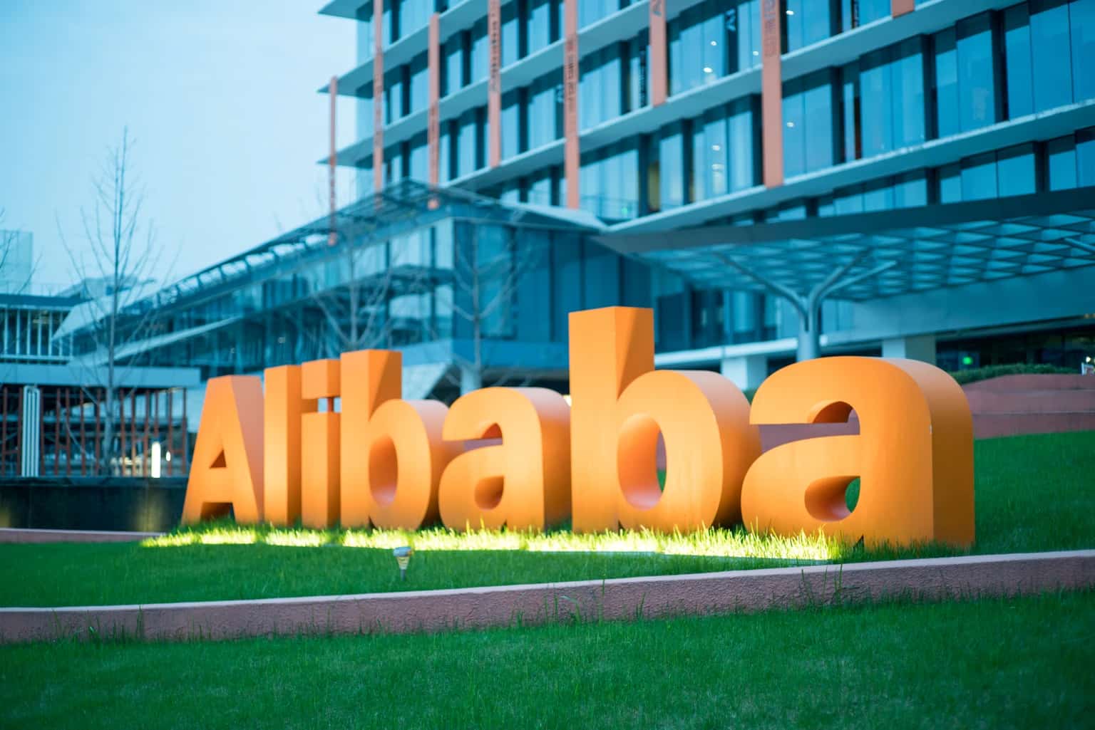 Alibaba Launches Zhenwu M890 Chip as 41 Analysts Target 40% Upside Alibaba Launches Zhenwu M890 Chip as 41 Analysts Target 40% Upside